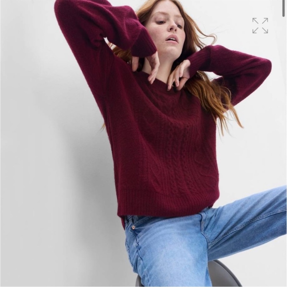 Gap sweater